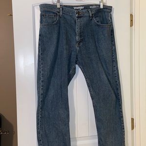 Men’s Relaxed Fit Wrangler Jeans
